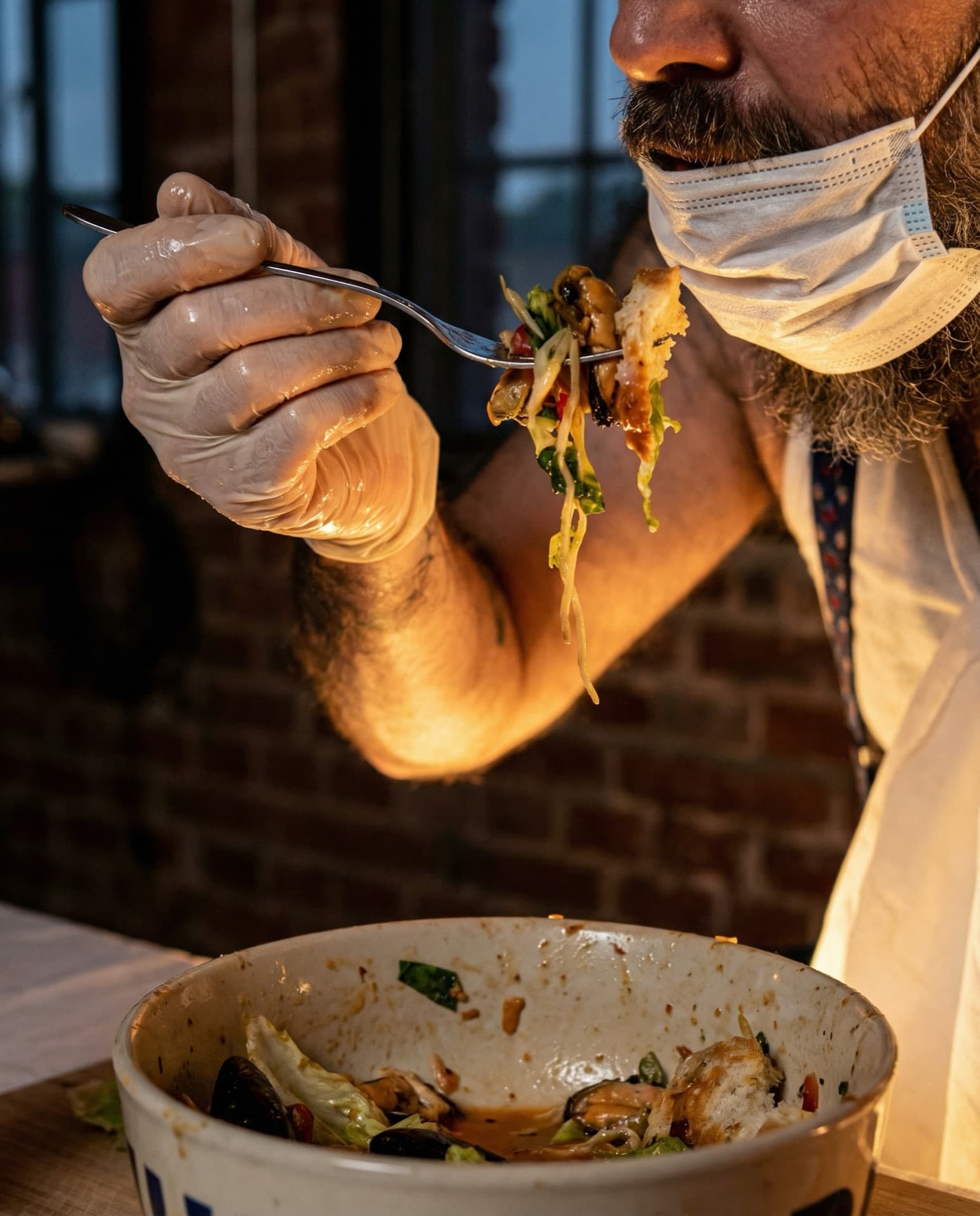 DINNER performance - eating salad with mask