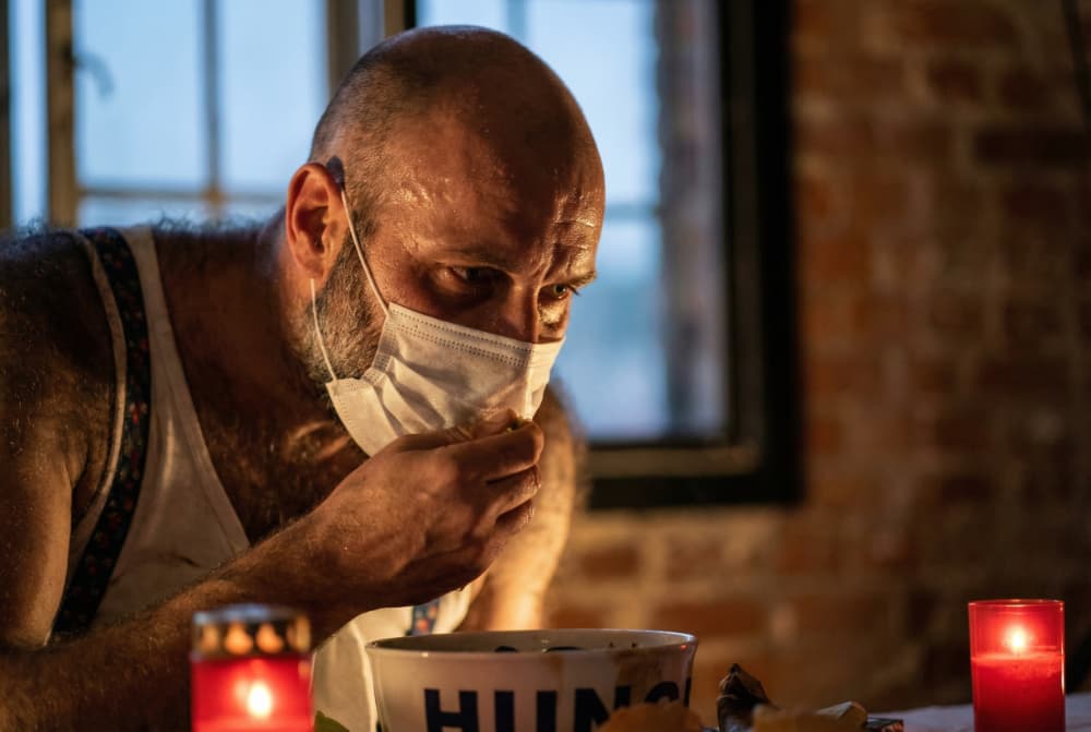 Tidal struggling to breathe and eat during DINNER performance