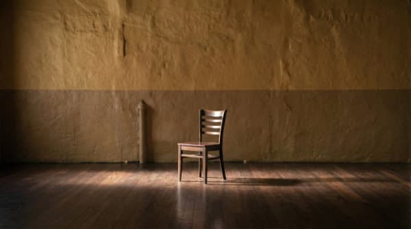 The Threat of Y performance - single chair