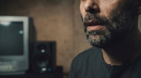 ugk's barking dog performance - close-up